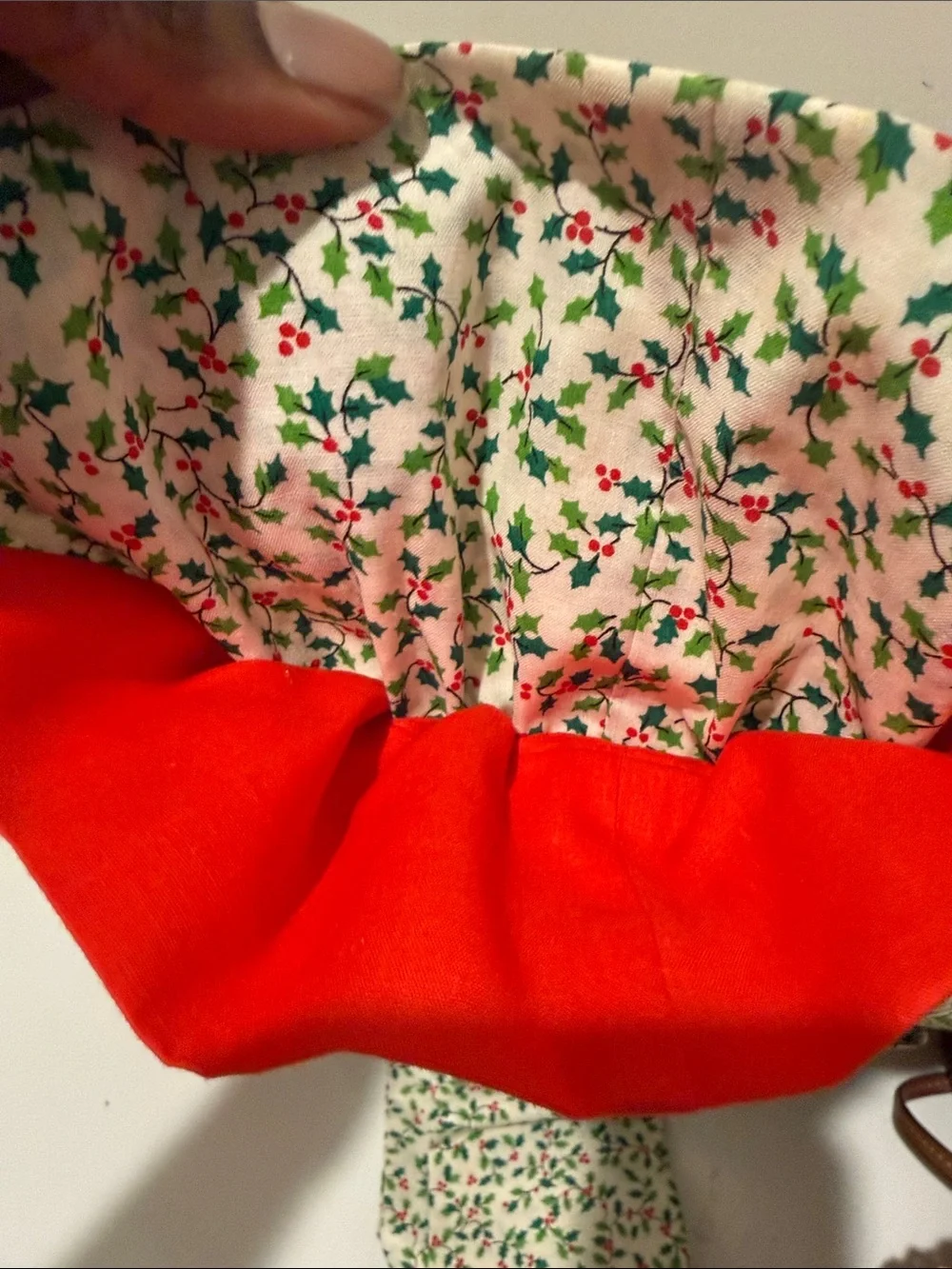 Vintage Polyester Red & Cream Floral Ruffled Bow Reef